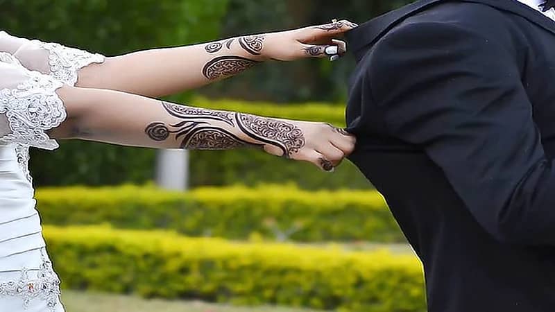 عريس يهرب بعد ساعة من حفل زفافه.. فيديو