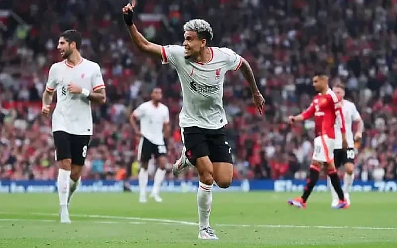 ليفربول يرفض عرض برشلونة لضم لويس دياز ويتمسك باللاعب