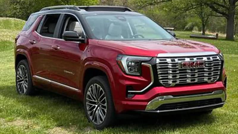 GMC تكشف عن تيرين دينالي 2025 بمحرك جديد وتصميم أكثر فخامة .. صور