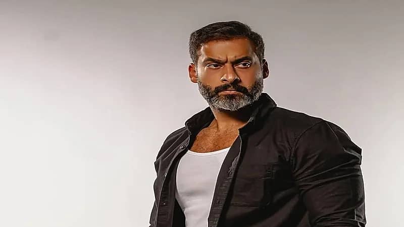 احتفال الفنان الكويتي حسين المهدي بحفل زفافه.. فيديو