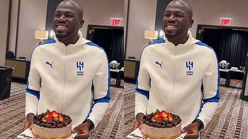 لاعبو الهلال يحتفلون بيوم ميلاد كوليبالي في أجواء مميزة داخل المعسكر