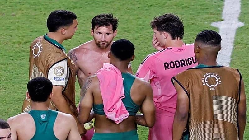 طلب غريب من نجم بالميراس لـ ميسي.. فيديو