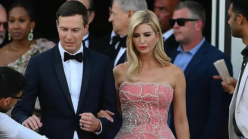 إيفانكا ترامب وزوجها يخطفان الأنظار بأناقتهما في حفل زفاف جيف بيزوس ..صورة