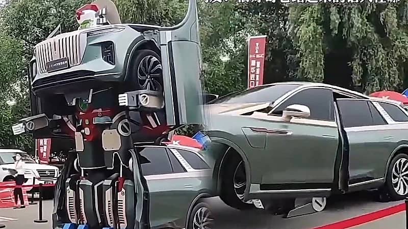 عرض مُذهل لسيارة صينية تتحول إلى روبوت آلي ..فيديو