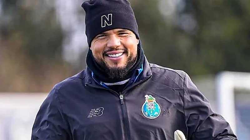 صامويل برتغال على بعد خطوة واحدة من الأخدود