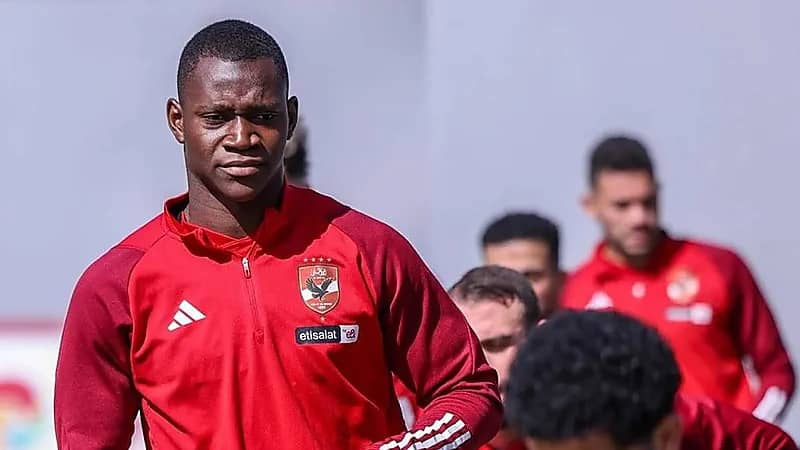 نجم الأهلي المصري يرفض التجديد ويتمسك بعرض الخلود