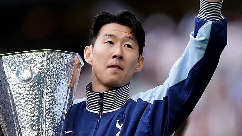 نادي من دوري روشن يستفسر عن الكوري سون