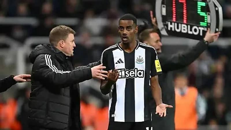 مدرب نيوكاسل يكشف كواليس توتر العلاقة مع إيزاك