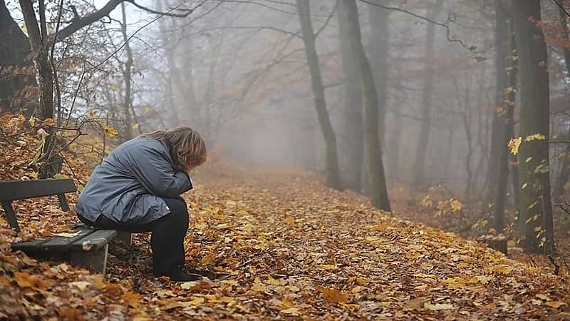 "حزن سبتمبر".. اضطرابات مزاجية مع الانتقال من الصيف إلى الخريف