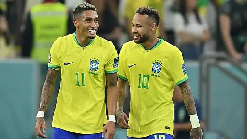 نيمار ينتقد ترتيب رافينيا في الكرة الذهبية ويصفه بـ المهزلة