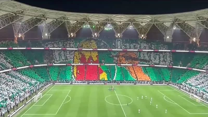 تيفو جماهير الأهلي يزين مدرجات جدة قبل ملاقاة بيراميدز.. فيديو