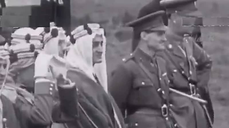 زيارة الأمير فيصل بن عبدالعزيز إلى قاعدة عسكرية في إنجلترا .. فيديو