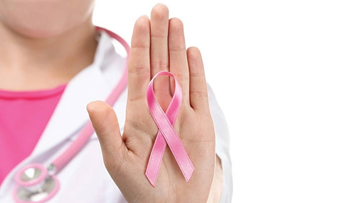 عوامل خطورة قد تصيب المرأة بسرطان الرحم والثدي .. فيديو