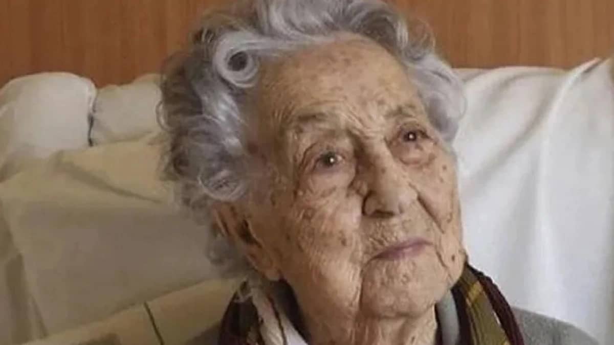 أمعاء أكبر معمّرة في العالم تكشف سرّ طول العمر