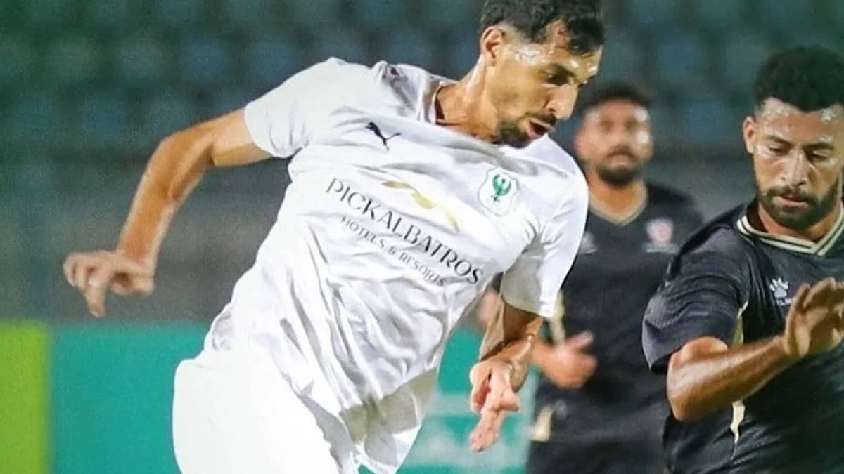 المصري يهزم البنك الأهلي ويتصدر الدوري