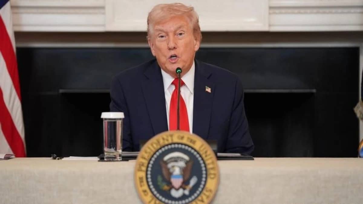 ترامب يفرض رسوم جمركية بنسبة 130% على الصين