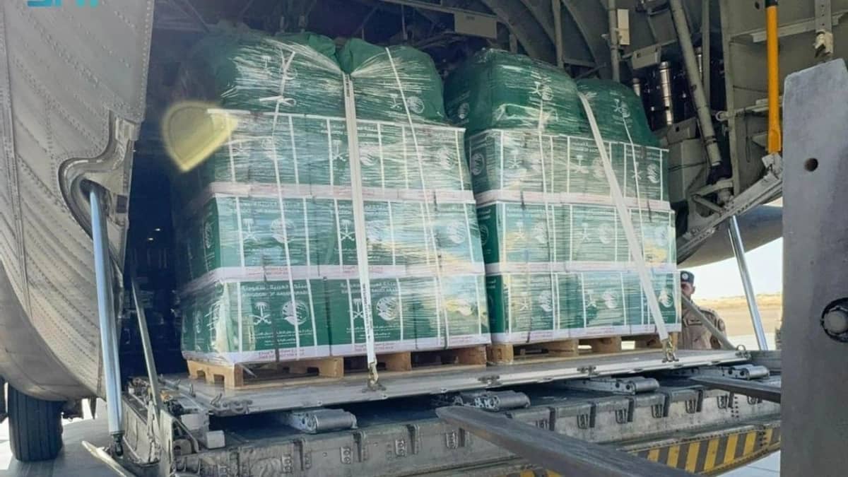 وصول الطائرة الإغاثية السعودية الـ66 لإغاثة الشعب الفلسطيني في قطاع غزة