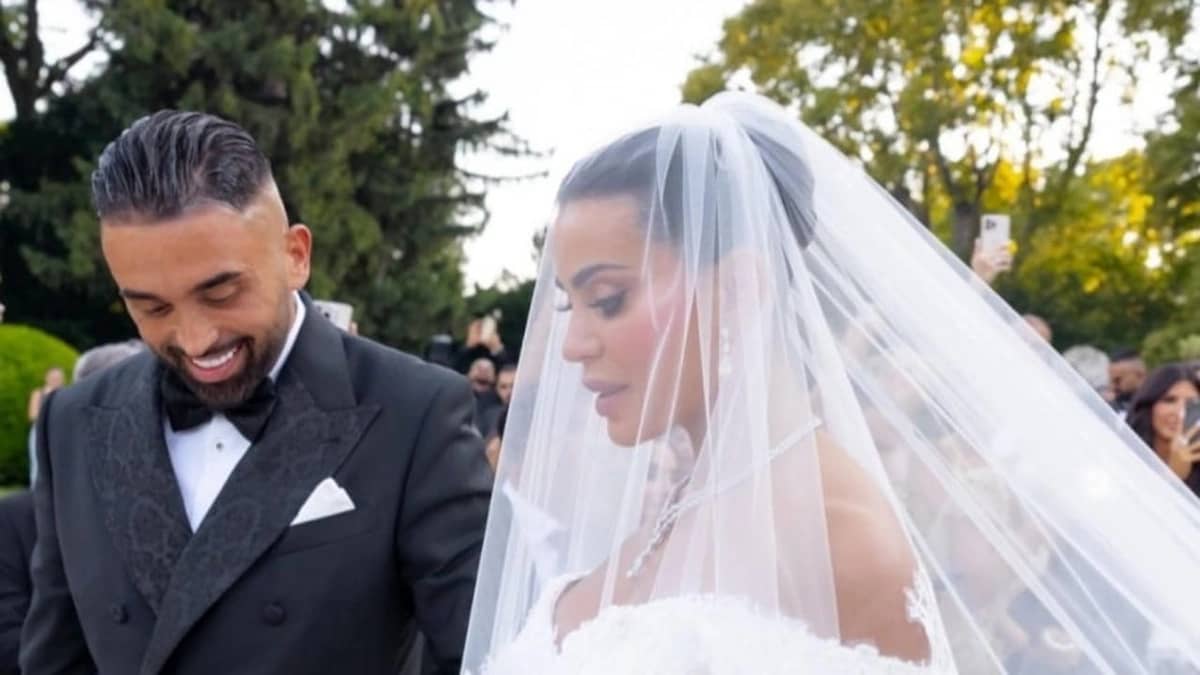 هدية فاخرة للدكتورة يومي من زوجها بعد أول تجربة طبخ  .. فيديو