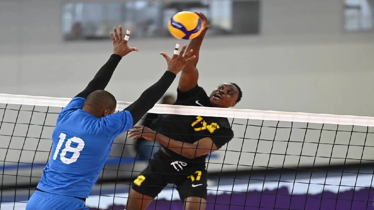 الهلال والاتحاد في مواجهة نارية بنصف نهائي الطائرة