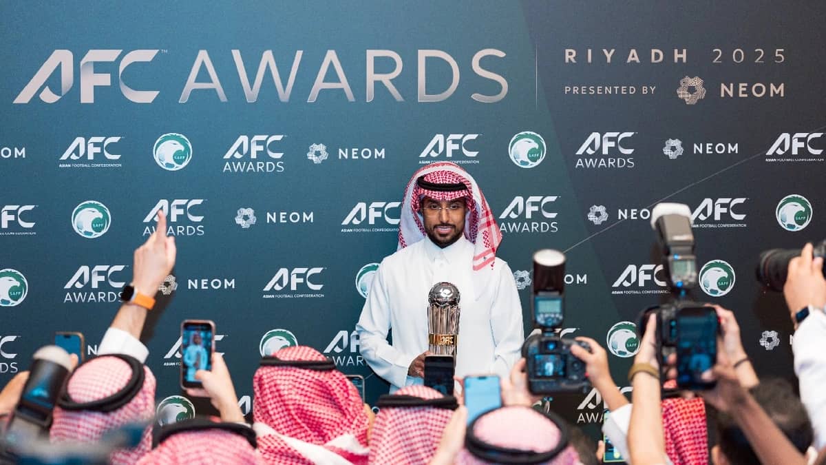 الهلال يكرم قائده سالم الدوسري قبل مواجهة السد