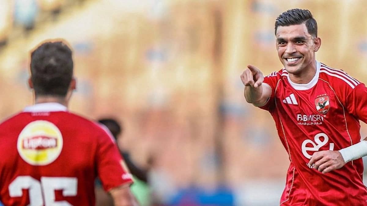 الأهلي المصري يتصدر الدوري بثنائية في شباك الاتحاد السكندري