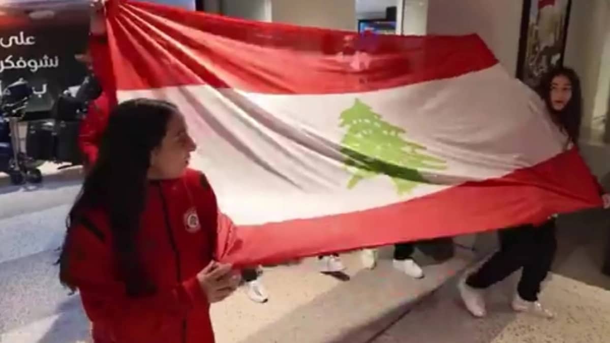 استقبال حافل لمنتخب لبنان للناشئات بعد التأهل التاريخي إلى كأس آسيا  .. فيديو