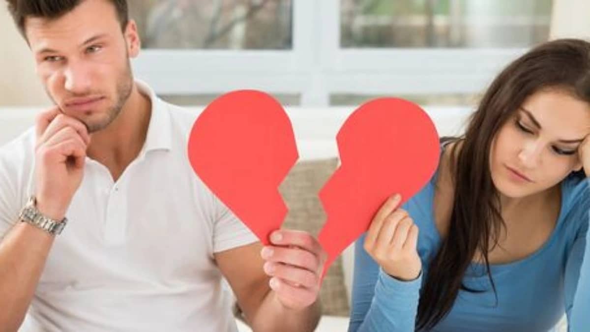 تركي يثير الجدل بهدية فريدة لزوجته بعد خيانته لها .. فيديو