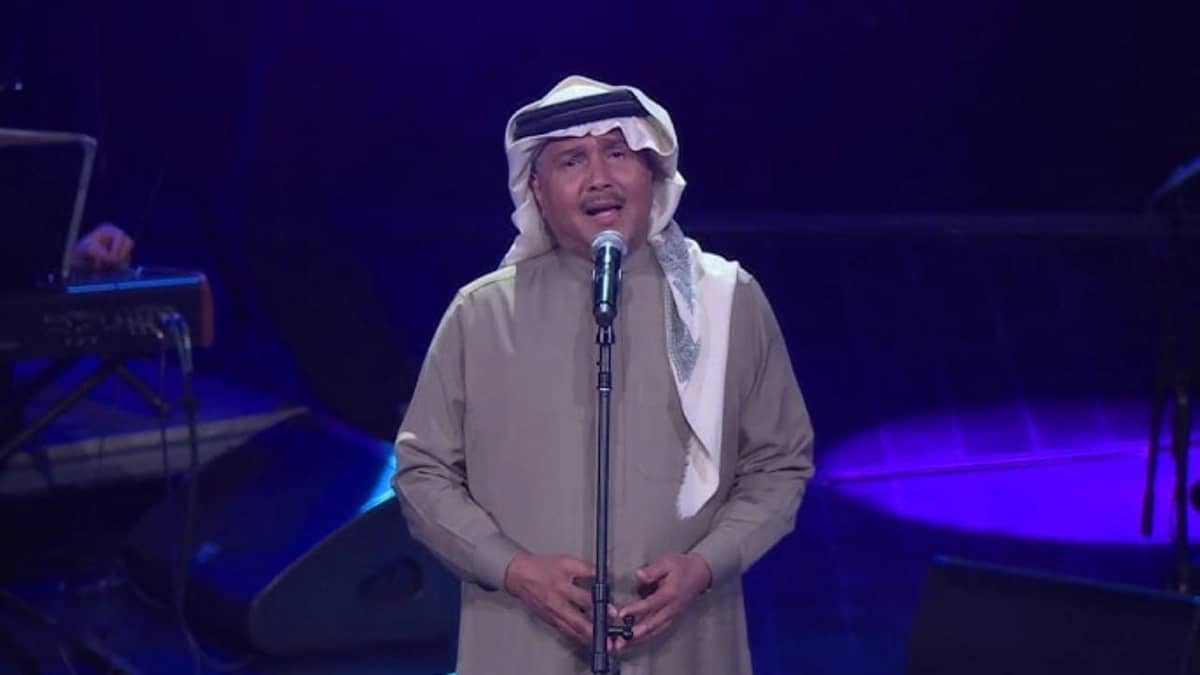 تفاعل المخرج أحمد الدوغجي من غرفة الكنترول مع حفل محمد عبده بالكويت.. فيديو