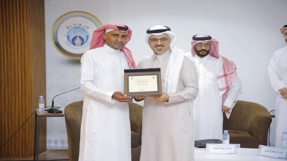 المنكوتة والمعيني ينثران قصائدهم في سماء جدة