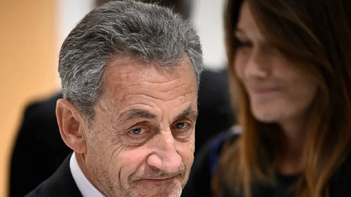 ساركوزي بعد إطلاق سراحه: سأواصل الدفاع عن براءتي