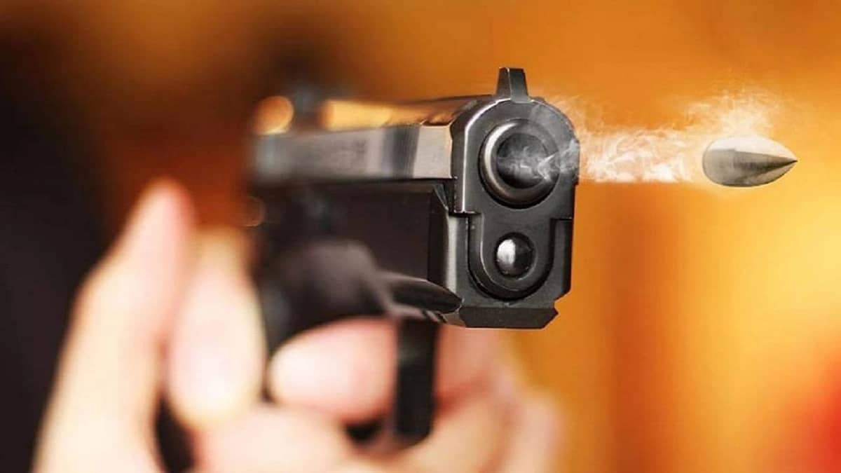 جار يفقد السيطرة ويطلق النار على المدعوين في حفل زفاف.. فيديو