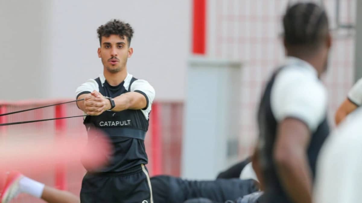 ضاري العنزي يتلقى عرضًا احترافيًا من نادي هولشتاين كيل الألماني