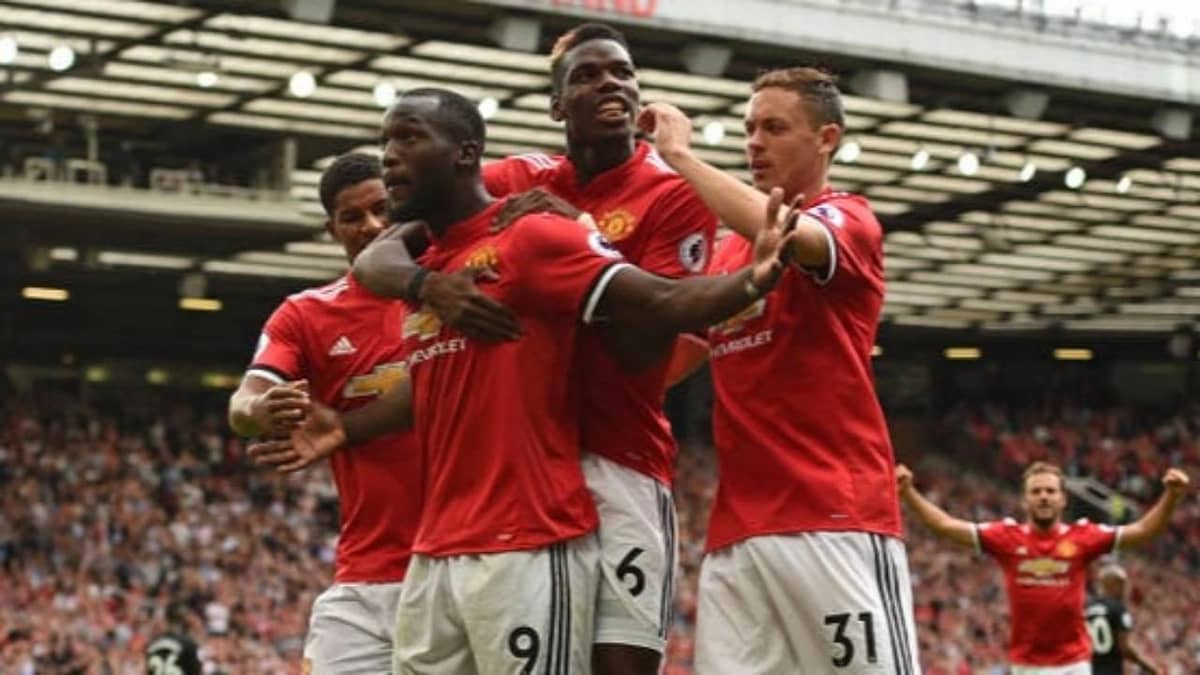 روني ينتقد صفقات مانشستر يونايتد السابقة ويشيد بتحسن الفريق تدريجياً