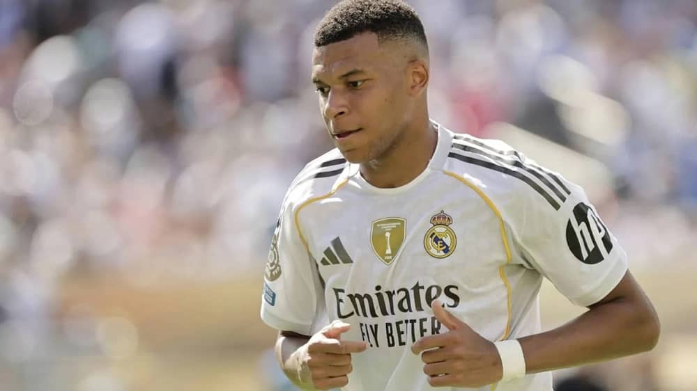 مبابي يعود لتدريبات ريال مدريد قبل مواجهة إلتشي في الدوري .. صور