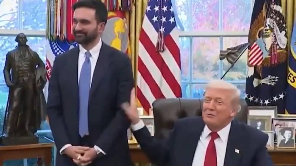 ترامب ينقذ ممداني في موقف محرج : قل لها نعم أسهل من الشرح .. فيديو