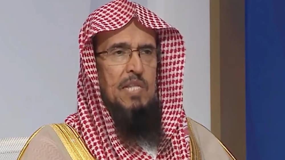 الشيخ يوسف بن سعيد يوجه نصيحة لأب يتعامل مع بناته بحدة .. فيديو