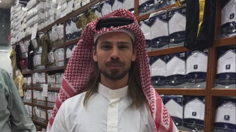 صديق روبن نيفيز يظهر بالزي