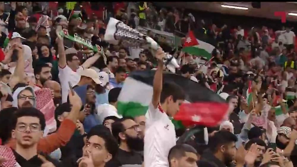 فرحة جماهير الأردن بعد الانتصار ضد الإمارات .. فيديو