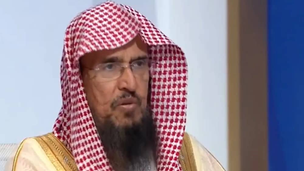 حكم عدم دفع أجر العامل غير المتقن للعمل ..  فيديو