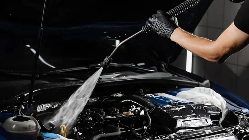 احذر هذا الخطأ الشائع عند تنظيف محرك السيارة