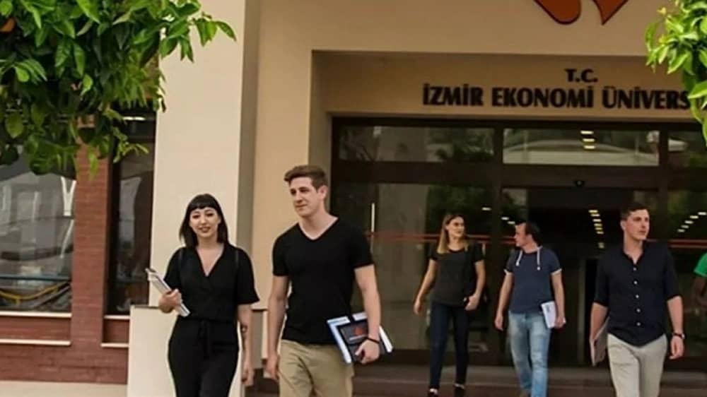 فضيحة في جامعة إزمير التركية بعد نشر بيانات مسيئة للطالبات
