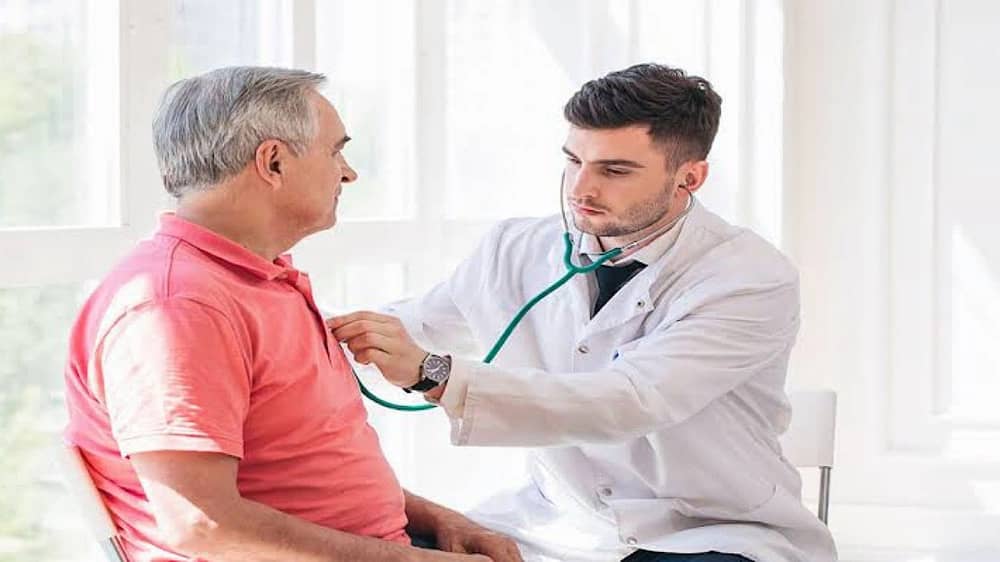 النمر يحذر مرضى ضعف القلب من الصيام في رمضان .. فيديو