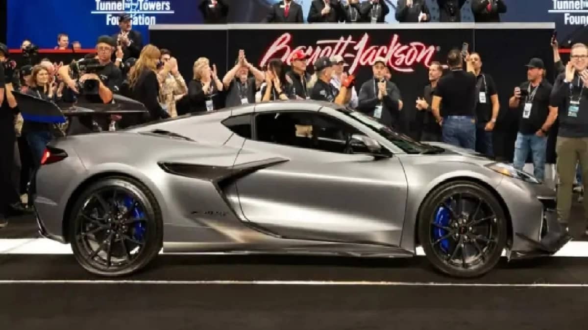 مزاد عالمي يشهد بيع كورفيت ZR1X بسعر خيالي.. صور