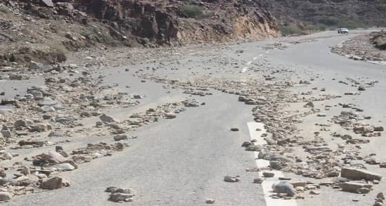 بالصور.. أمطار الجمعة تكشف سوء تنفيذ عقبة كساب بأضم