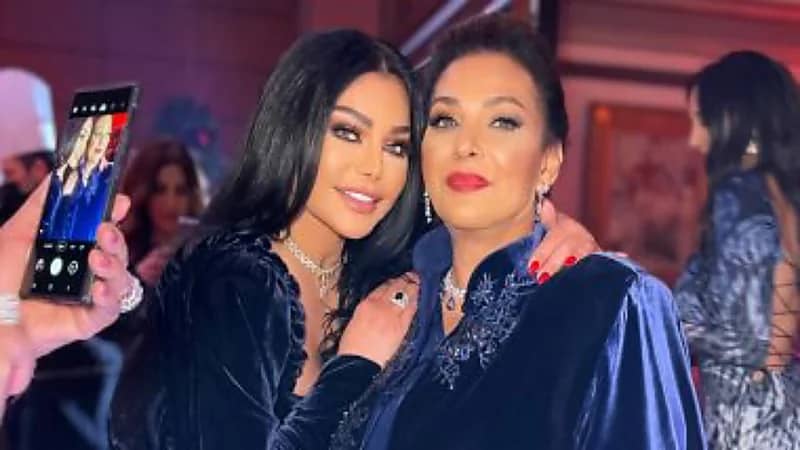 بالصور.. والدة هيفاء وهبي تخطف الأنظار بجمالها