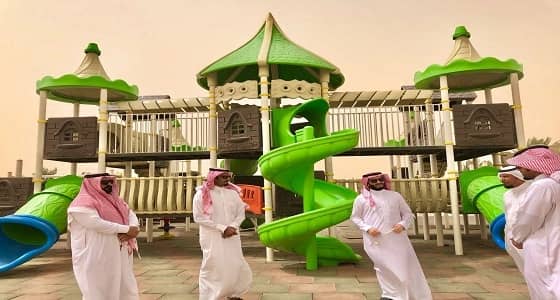 رئيس بلدية العويقيلة يدشن خدمة الواي فاي المجانية بالحدائق العامة