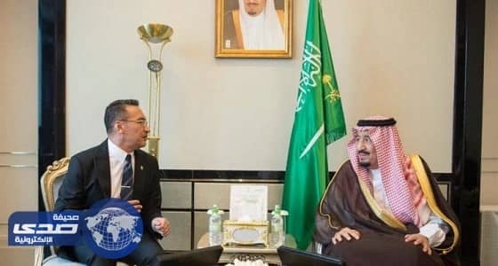 خادم الحرمين الشريفين يستقبل وزير الدفاع الماليزي