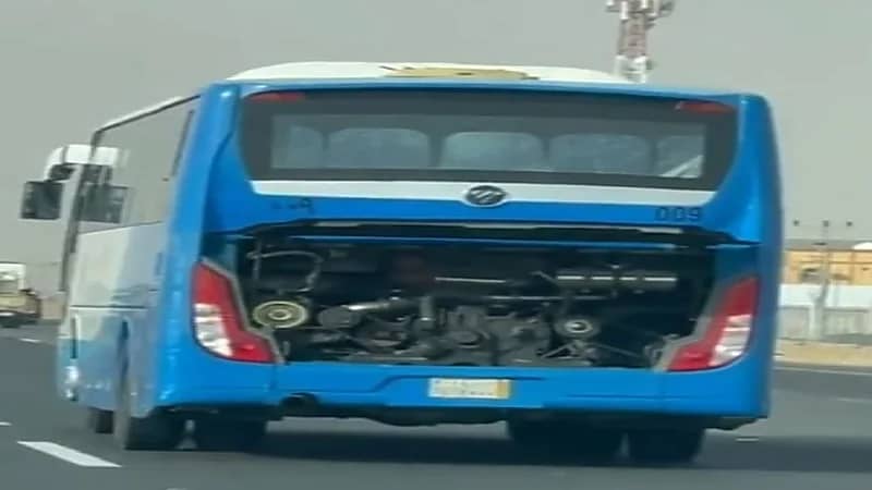 شاهد.. قائد باص نقل جماعي يسير بسرعة جنونية على طريق "مكة_الرياض" والمرور يتفاعل