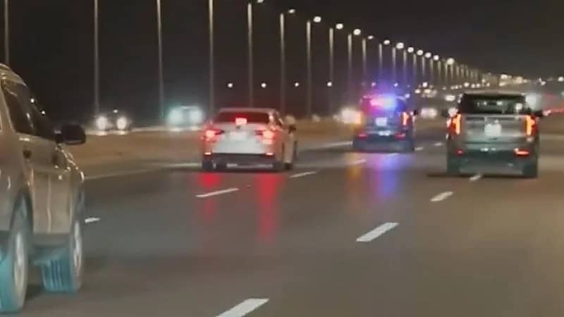 المرور السري يضبط عدة مخالفات تهدد السلامة العامة في طريق الملك فهد السريع.. فيديو