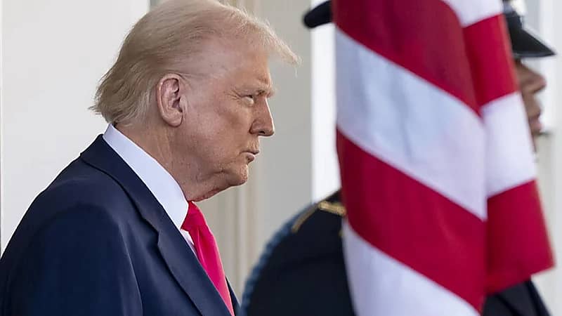 منشور ساخر لترامب يلمح فيه لترؤسه أمريكا للأبد.. فيديو